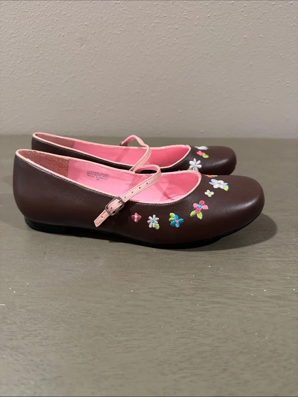 Hanna Andersson Brown Floral Mary Jane Shoes with Pink Trim